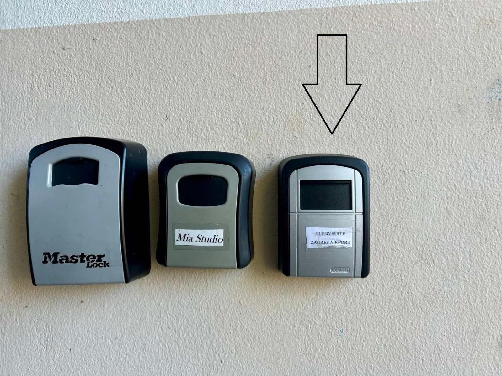 Fly By Suite - Zagreb Airport - 0-24H Self Check In&Out - Parking On Site فيليكا غوغيتْسا المظهر الخارجي الصورة